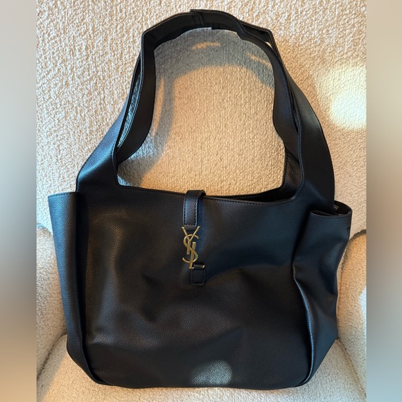 Classy Black Shoulder Bag - Picture 1 of 3